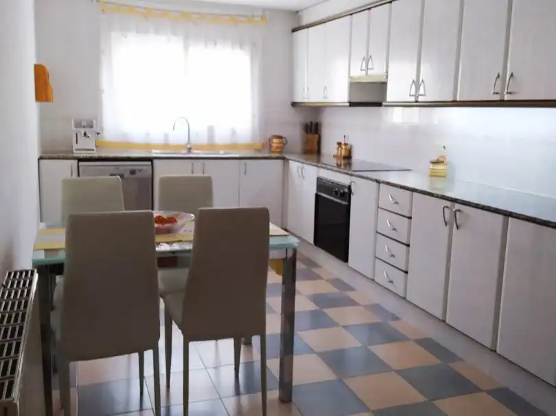 Cuina de Casa o xalet en venda en Sant Vicenç de Castellet amb Aire condicionat, Terrassa i Balcó