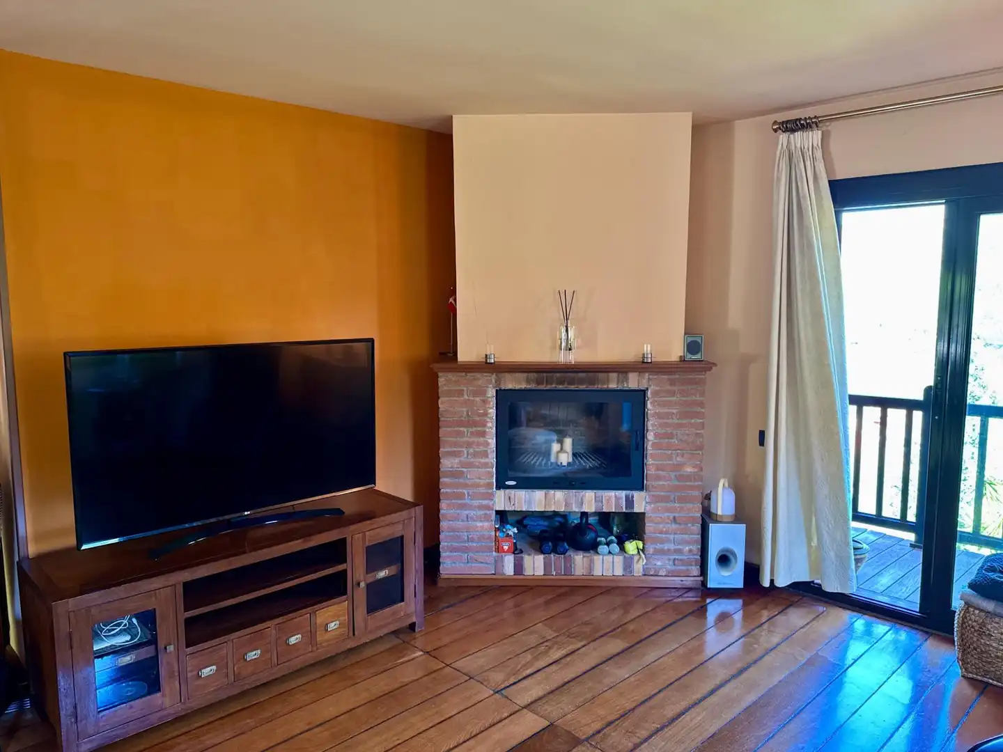 Sala d'estar de Casa o xalet en venda en Olivella amb Calefacció, Jardí privat i Terrassa