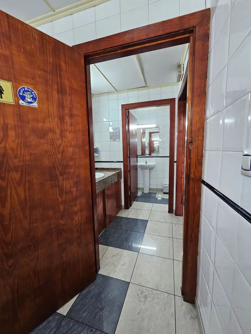 Baño de Local en venta en Blanes con Aire acondicionado, Terraza y Amueblado