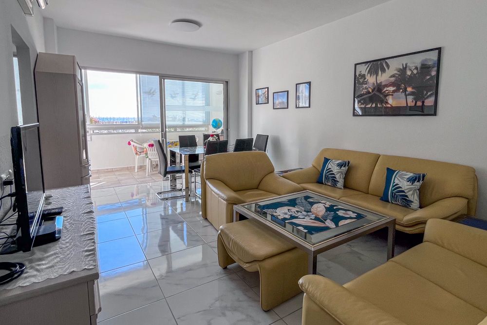 Sala d'estar de Pis en venda en San Sebastián de la Gomera amb Moblat i Balcó