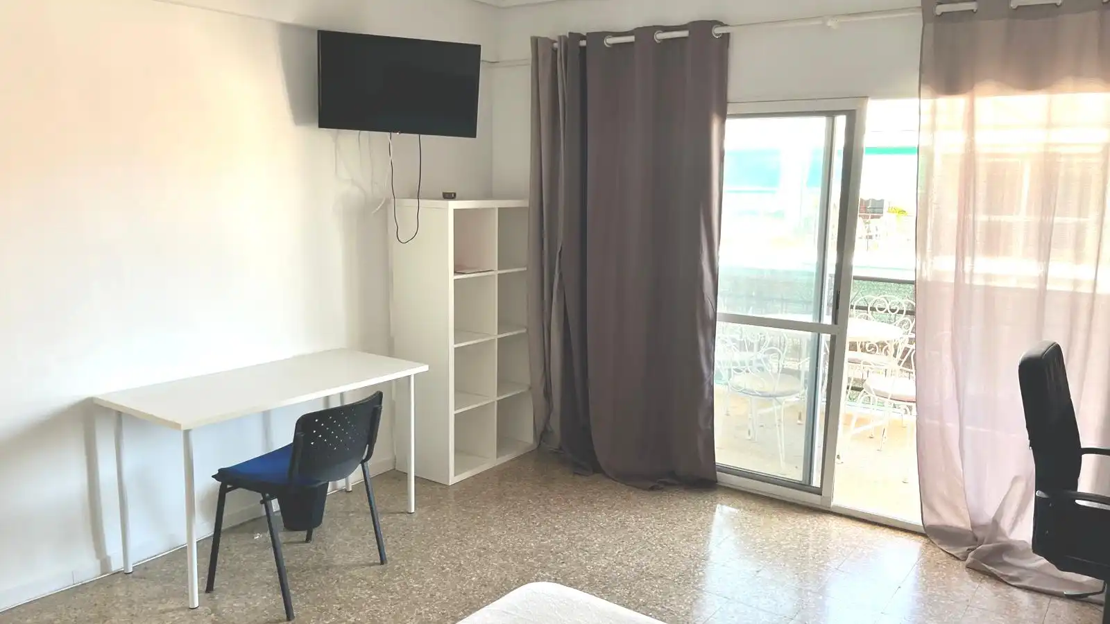 Bedroom of Flat for rent in Valencia  with Furnished, Oven and Washing machine