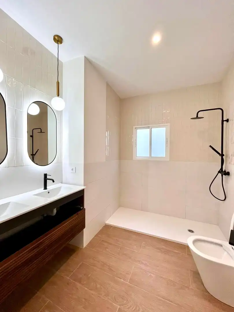 Bathroom of Flat for sale in Málaga  with Terrace and Balcony
