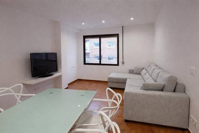 Piso en Alquiler en Carrer del Poeta Artola en La Bega Baixa - Plaza Xúquer