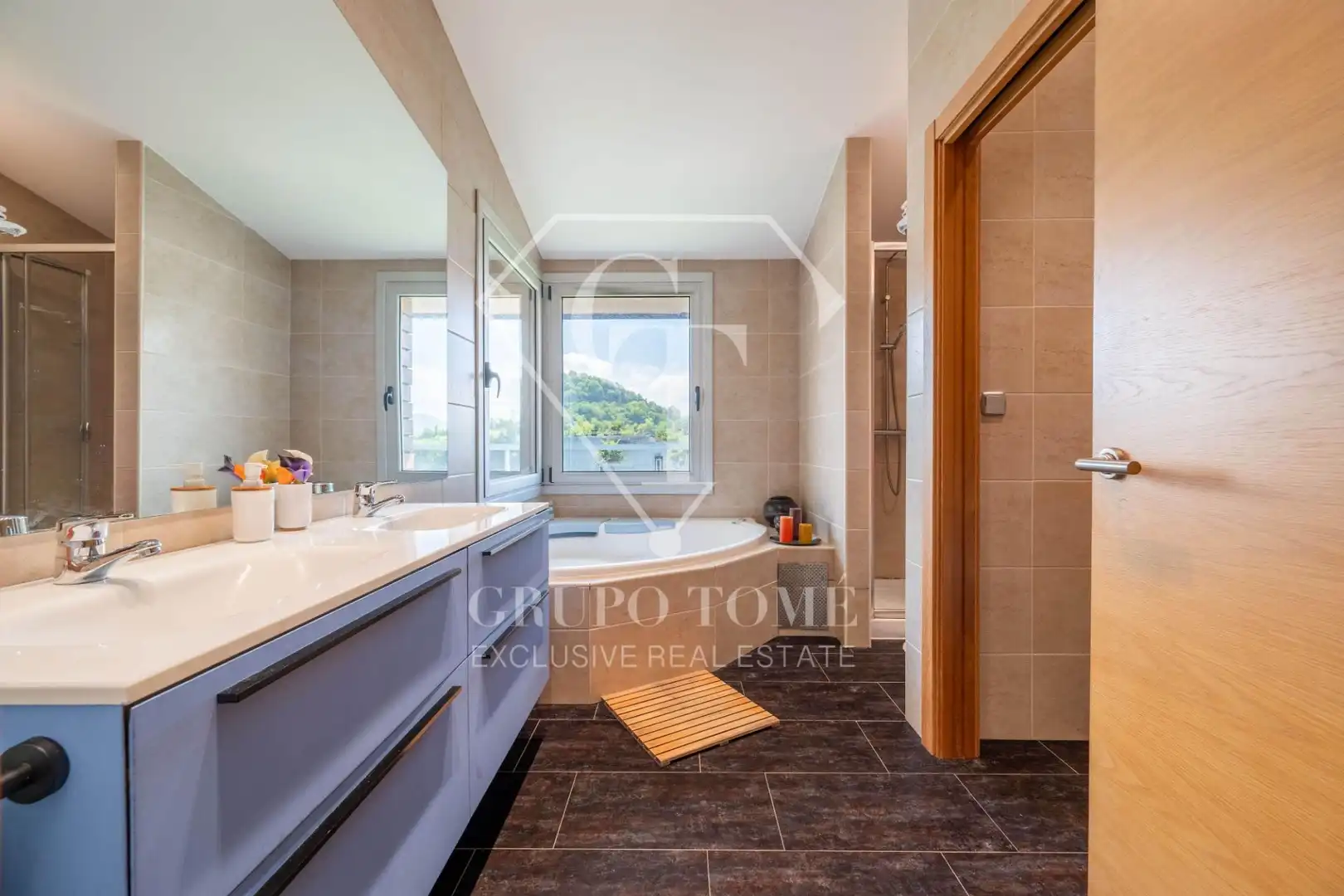 Badezimmer von Einfamilien-Reihenhaus zum Verkauf in Donostia - San Sebastián  mit Heizung, Privatgarten und Terrasse