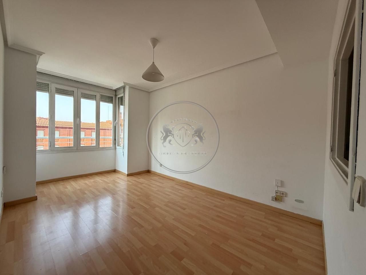 Sala d'estar de Pis en venda en  Madrid Capital amb Aire condicionat