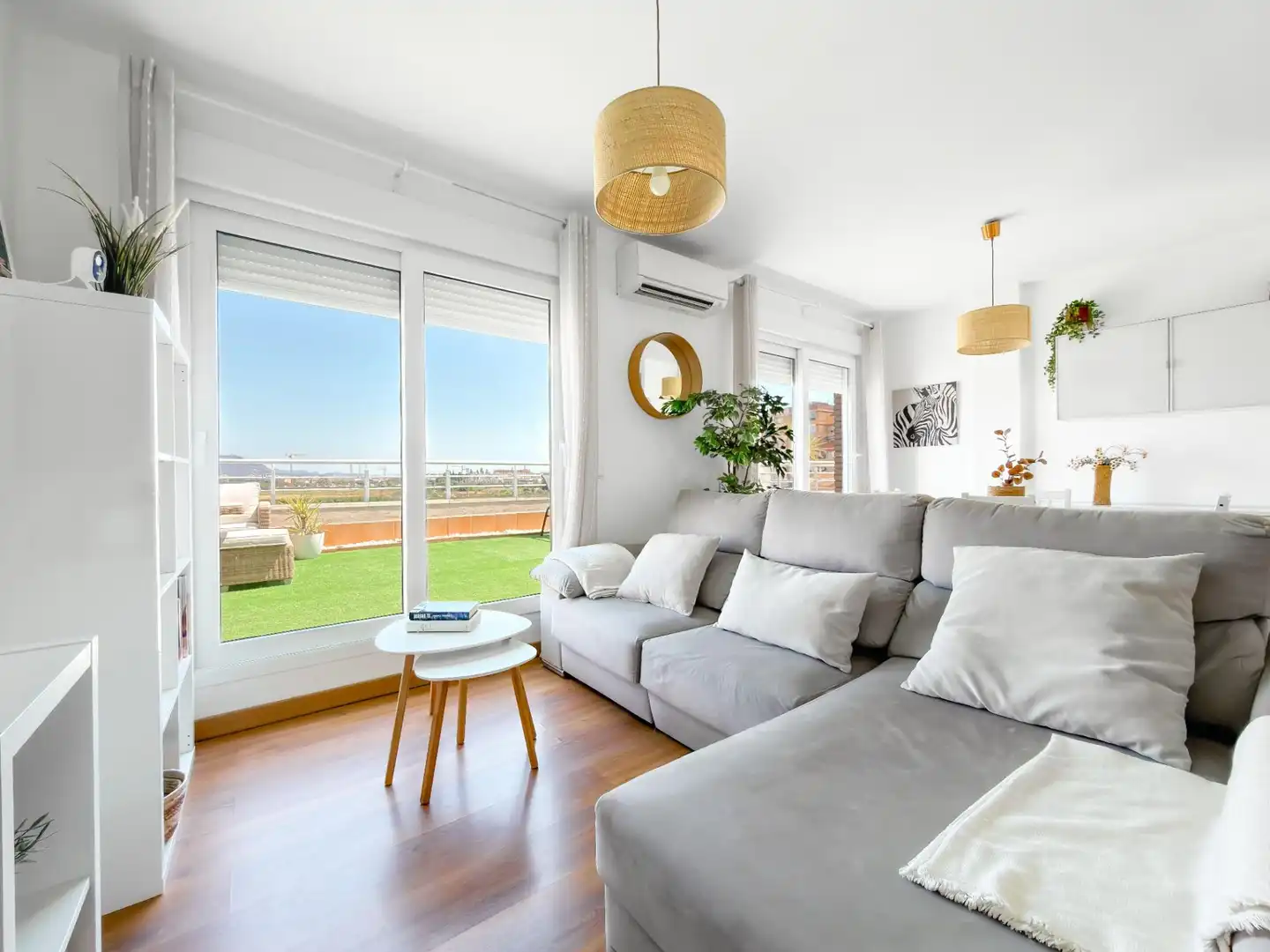 Wohnzimmer von Dachboden zum Verkauf in Museros mit Klimaanlage, Terrasse und Abstellraum