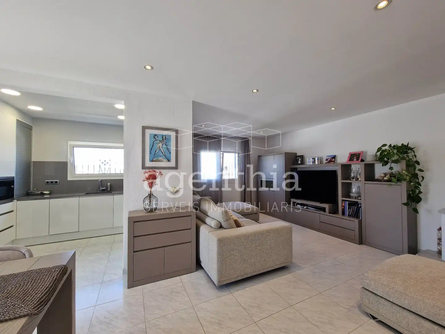 Sala d'estar de Casa o xalet en venda en L'Escala amb Aire condicionat, Calefacció i Terrassa