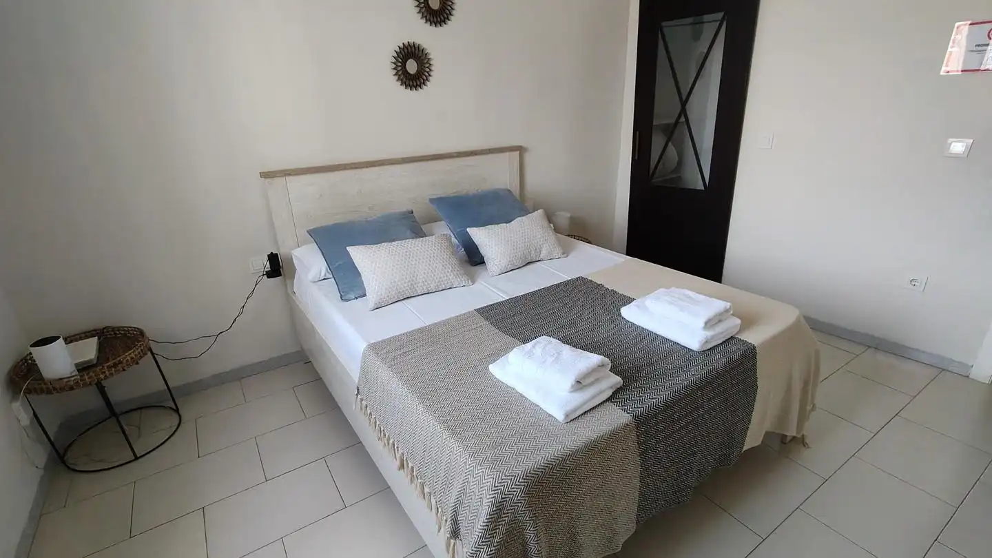 Schlafzimmer von Dachboden zur Miete in Córdoba mit Klimaanlage, Terrasse und Möbliert