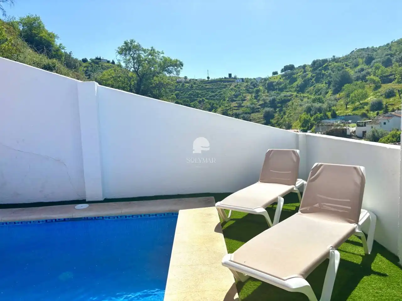Schwimmbecken von Haus oder Chalet zur Miete in Canillas de Aceituno mit Klimaanlage, Privatgarten und Terrasse