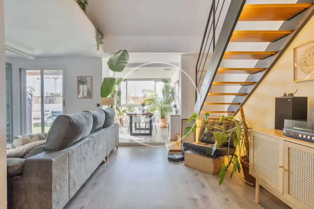 Penthouse with terrace to rent in Av. del Port