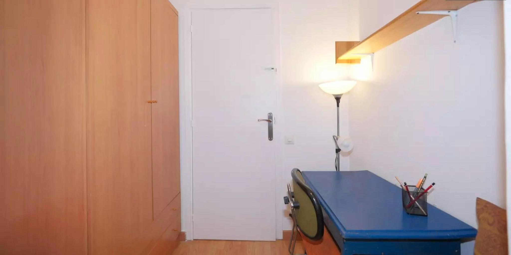 Bedroom of Flat to share in  Barcelona Capital  with Heating, Furnished and Washing machine