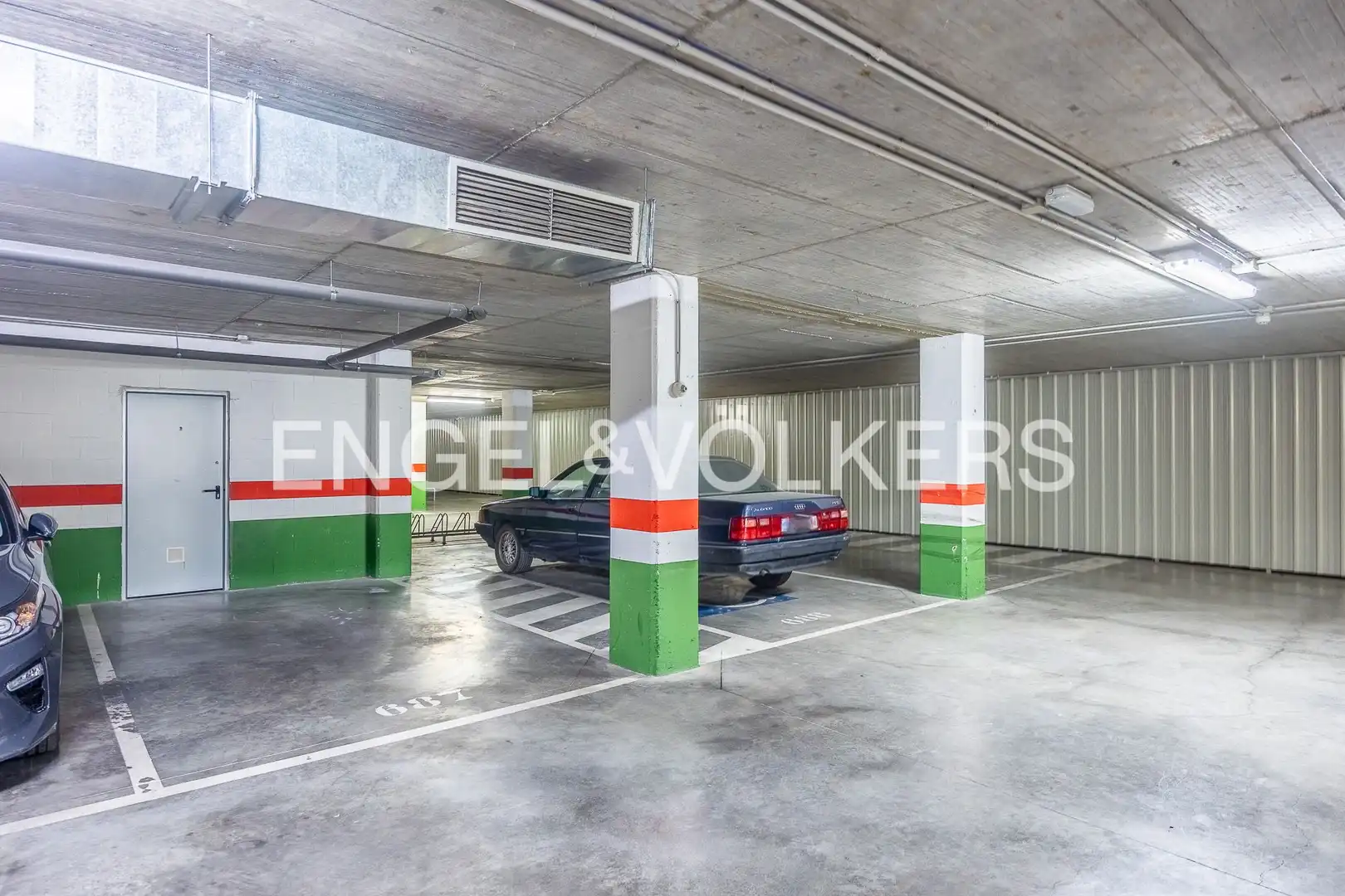 Parking de Piso en venta en Sevilla con Aire acondicionado, Calefacción y Trastero