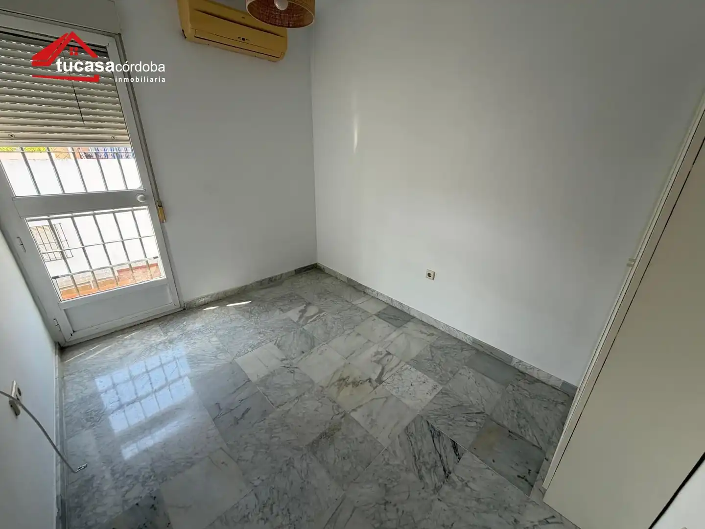 Dormitori de Casa adosada en venda en Córdoba amb Aire condicionat i Terrassa