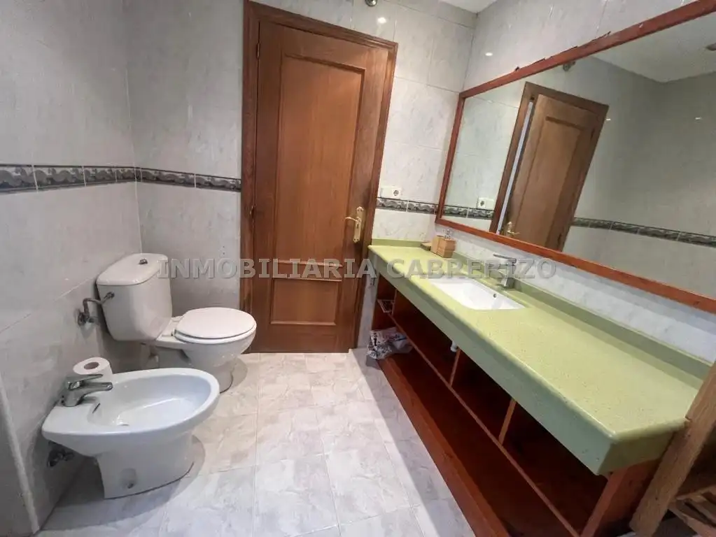 Baño de Apartamento en venta en  Logroño con Calefacción, Parquet y Terraza