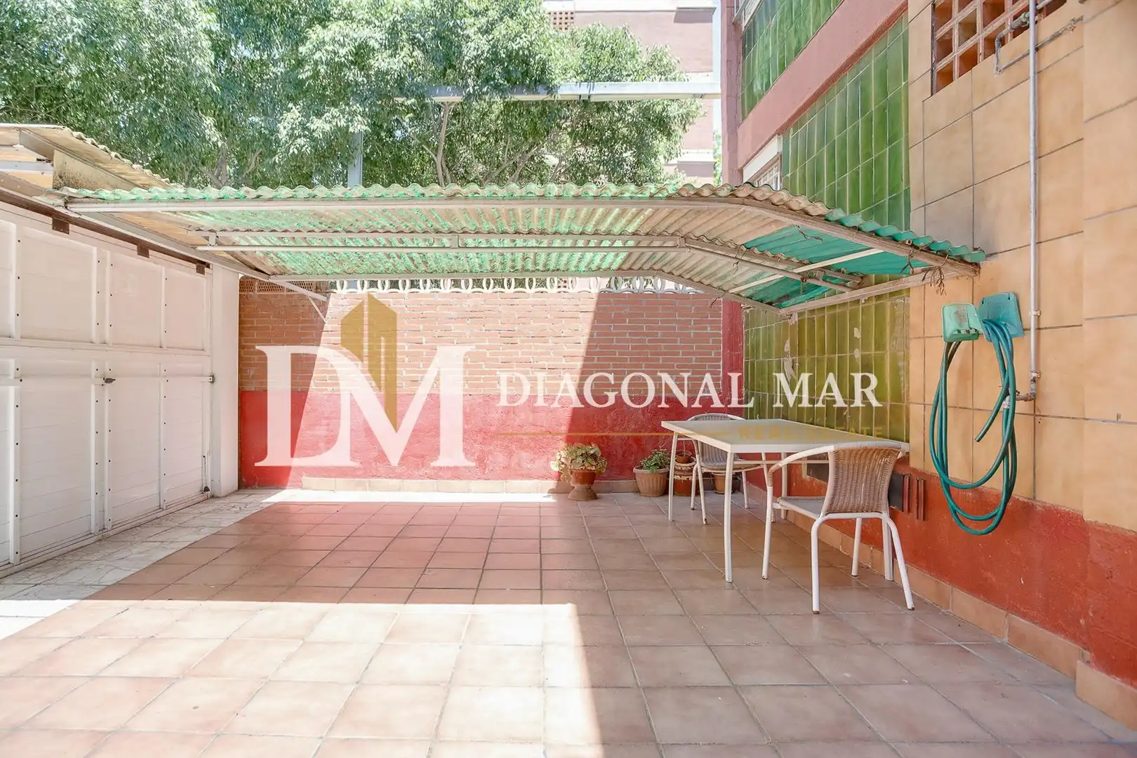Terrasse von Einfamilien-Reihenhaus zum Verkauf in Barcelona mit Terrasse