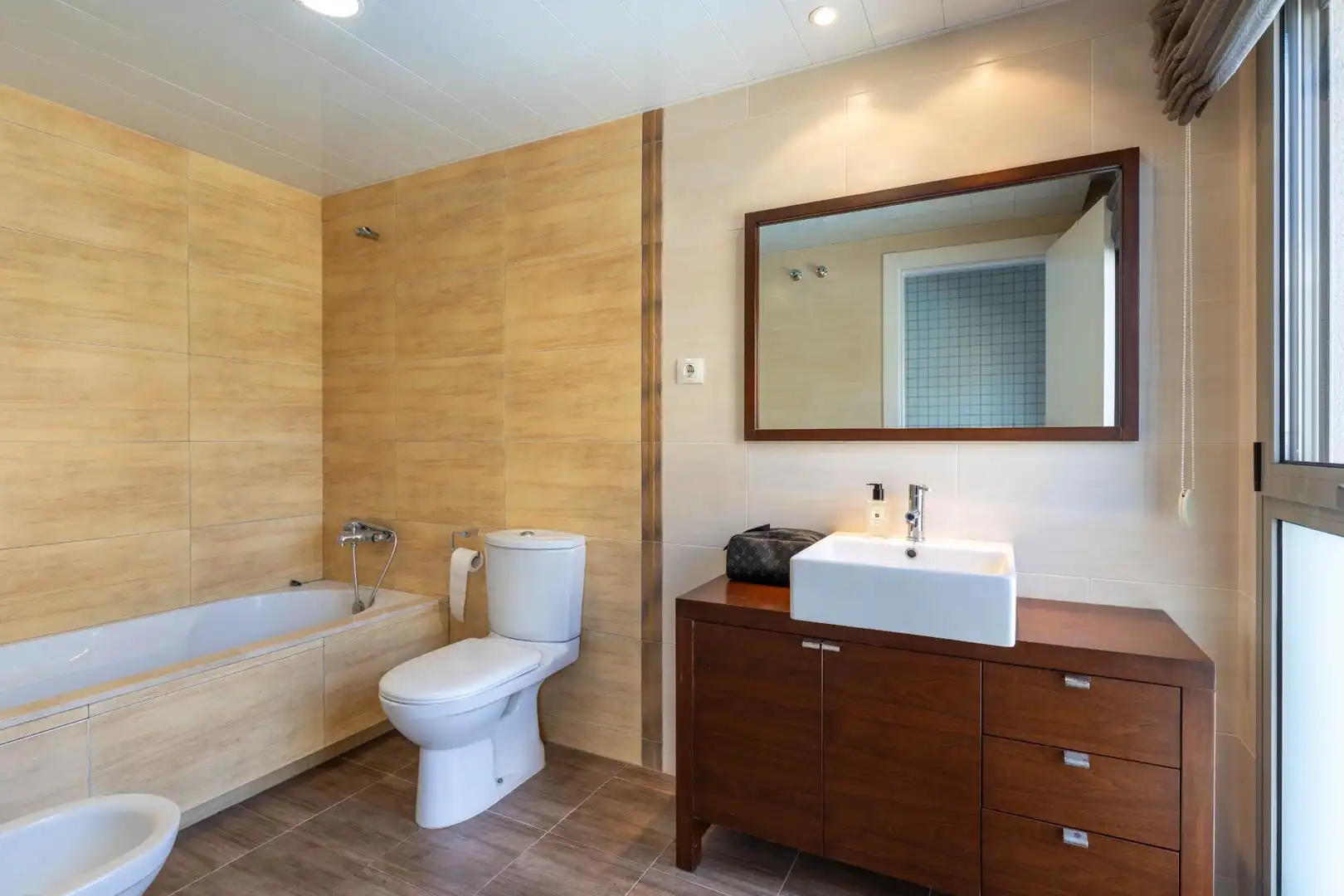 Baño de Piso en venta en Terrassa con Calefacción y Piscina comunitaria
