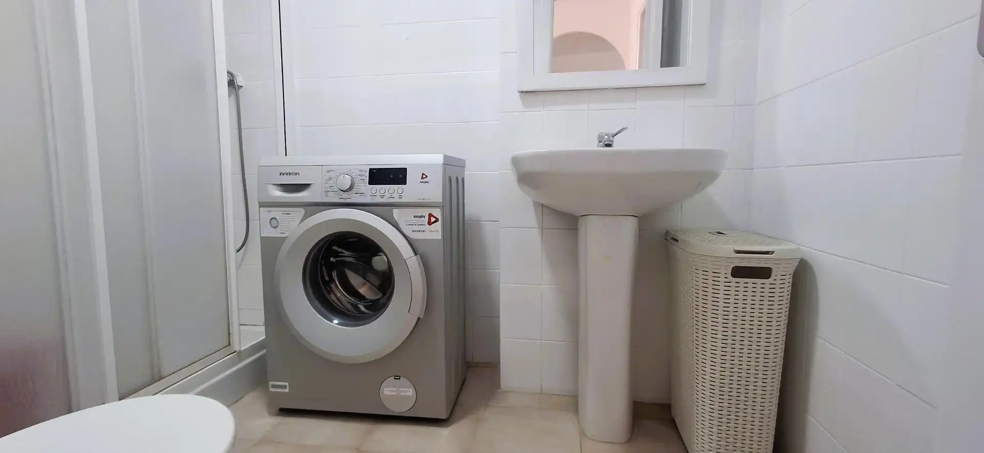 Badezimmer von Erdgeschoss zur Miete in Orihuela mit Klimaanlage, Privatgarten und Terrasse