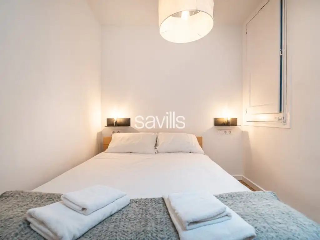 Dormitori de Apartament en venda en Barcelona amb Aire condicionat, Moblat i Forn