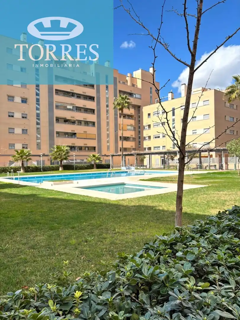 Schwimmbecken von Wohnung zur Miete in  Granada Capital mit Klimaanlage, Privatgarten und Terrasse