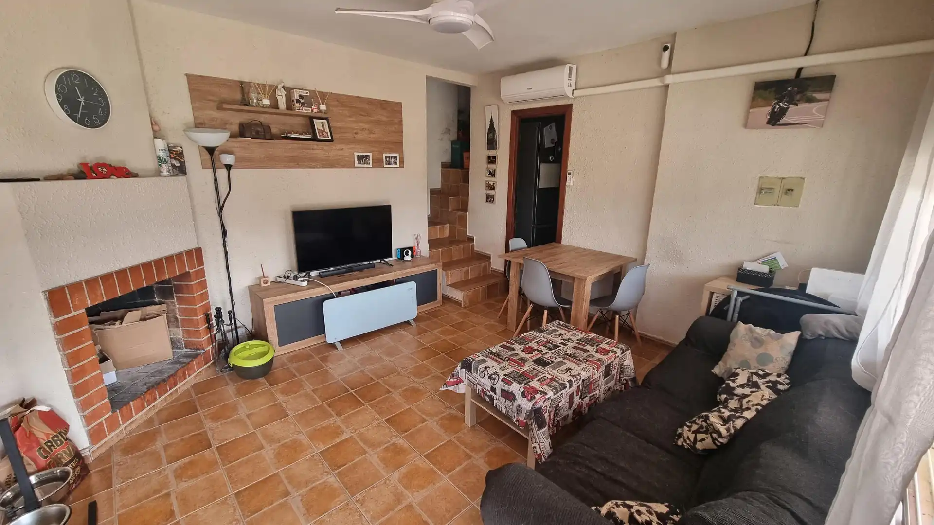 Sala de estar de Casa o chalet en venta en Vallirana con Aire acondicionado, Terraza y Piscina