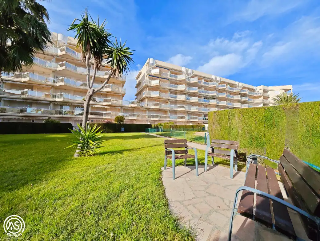 Vista exterior de Apartamento de alquiler en Mont-roig del Camp con Aire acondicionado, Calefacción y Jardín privado