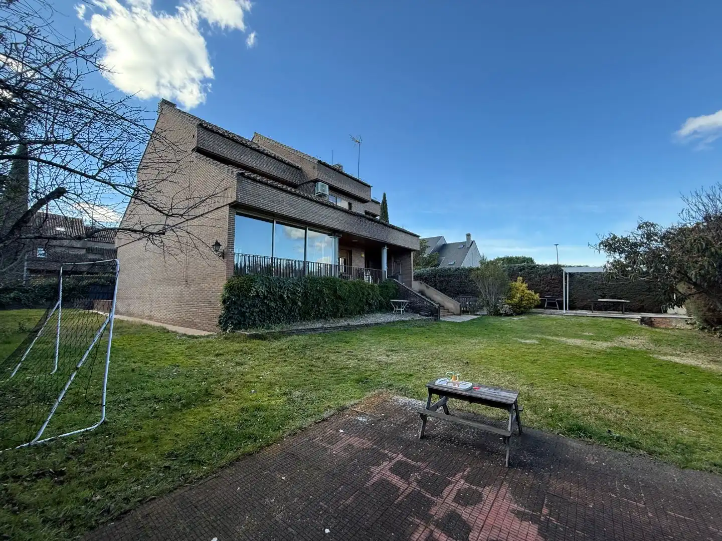 Vista exterior de Casa o xalet en venda en Las Rozas de Madrid amb Aire condicionat, Terrassa i Piscina