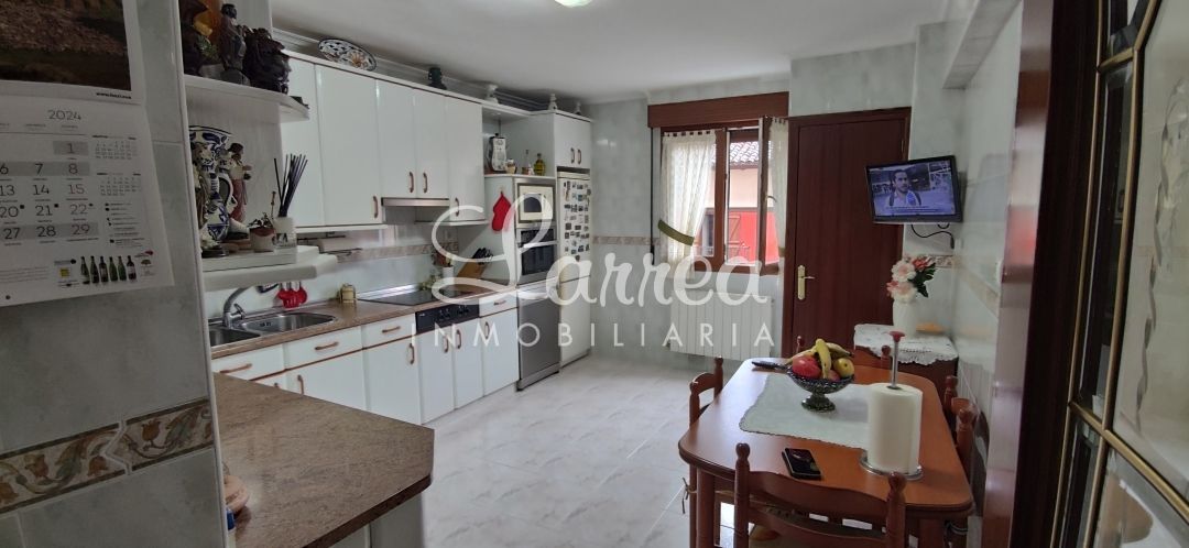 Kitchen of Flat for sale in Igorre  with Heating and Furnished