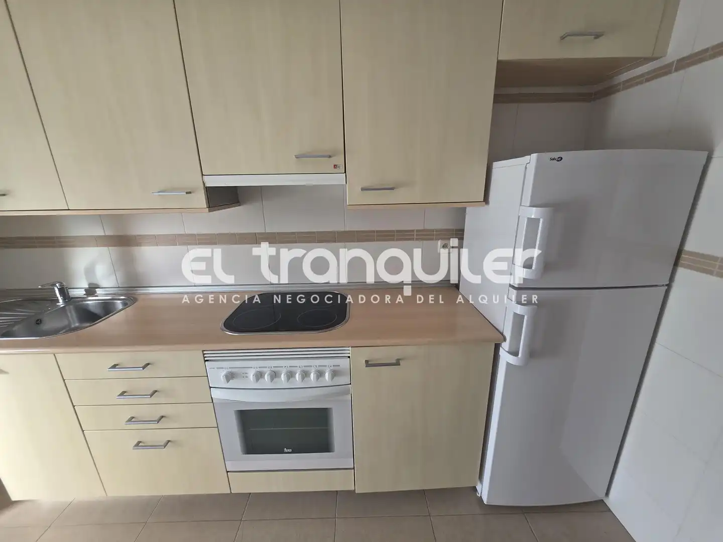 Kitchen of Flat for rent in Madrid  with Air Conditioner, Parquet flooring and Swimming Pool
