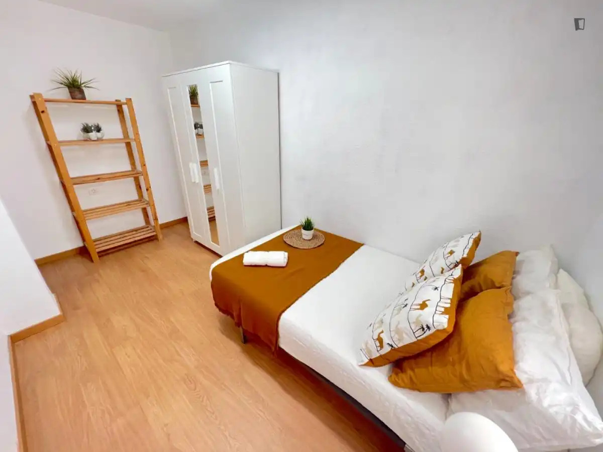 Schlafzimmer von Wohnungen zur untervermieten in  Valencia Capital mit Möbliert, Ofen und Waschmaschine