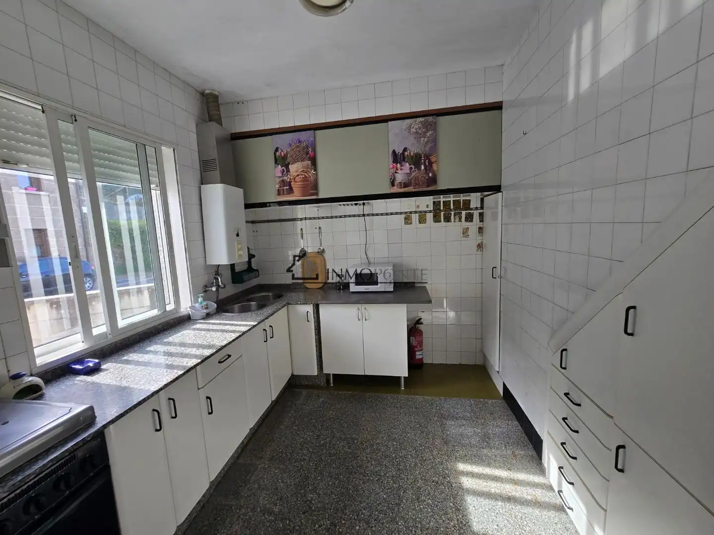 Cuina de Casa o xalet en venda en Bueu amb Calefacció, Traster i Moblat