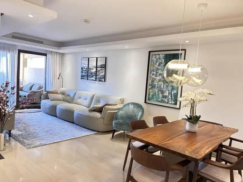 Sala de estar de Apartamento de alquiler en Estepona con Aire acondicionado, Terraza y Piscina