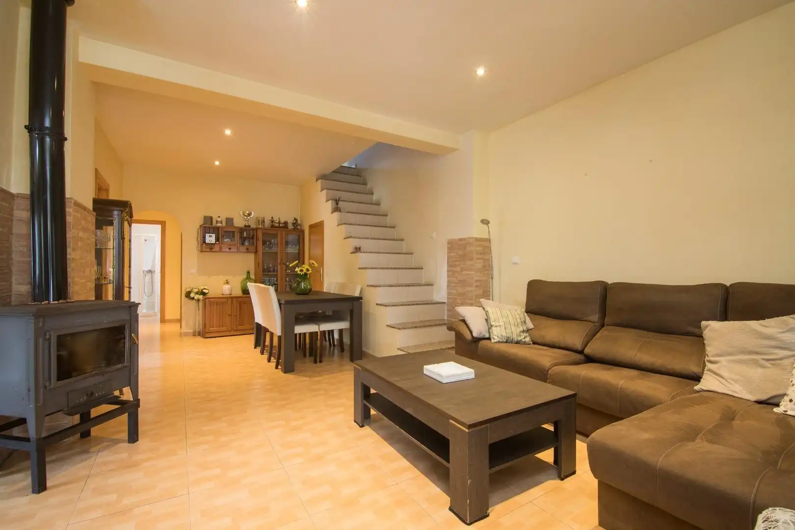 Sala d'estar de Casa adosada en venda en Elche / Elx amb Calefacció, Jardí privat i Terrassa