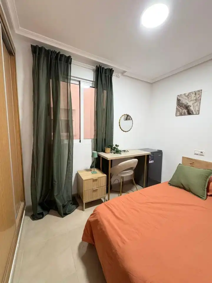 Dormitori de Pis en venda en Torrevieja amb Aire condicionat i Moblat