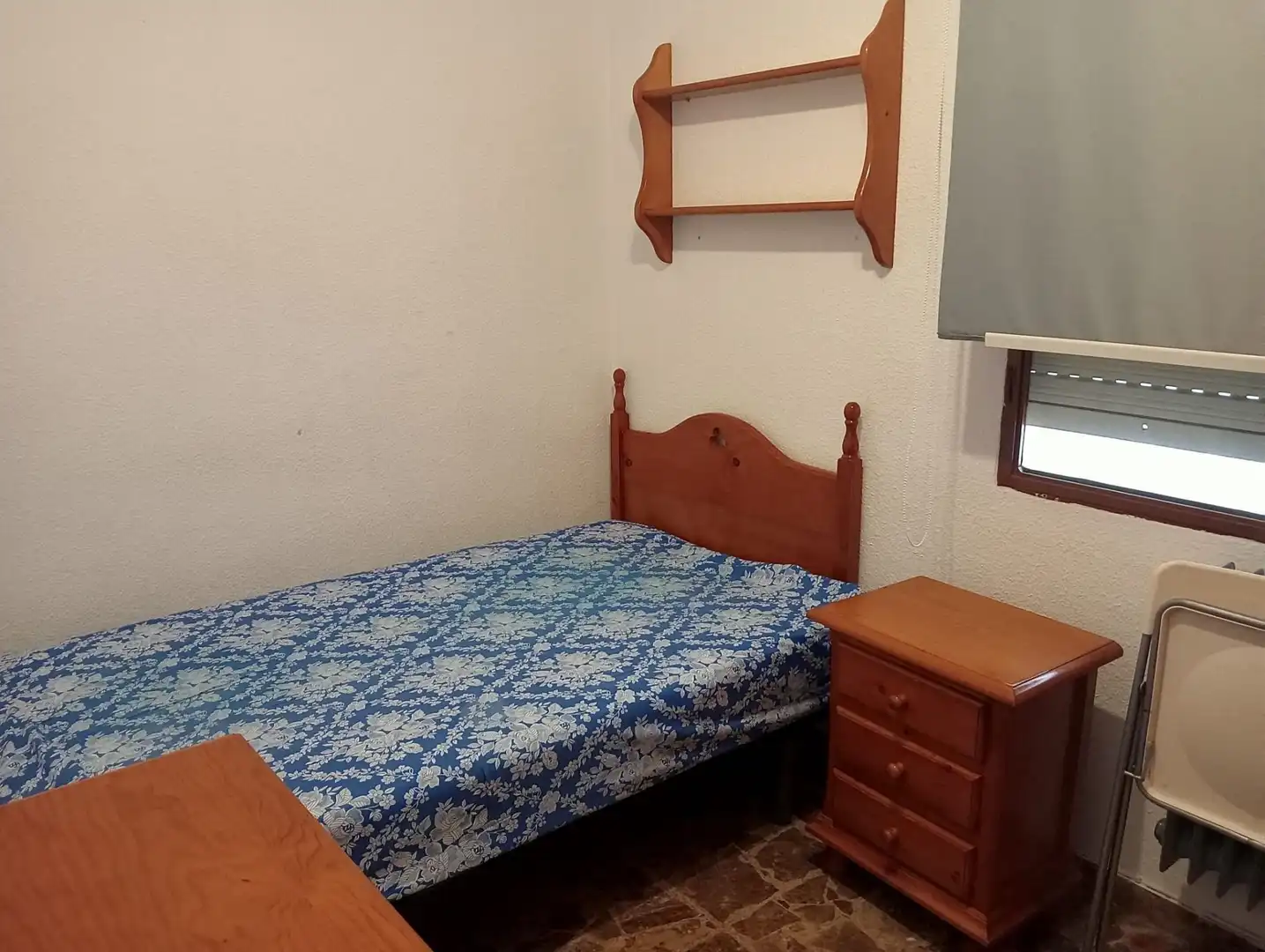Habitación de Piso de alquiler en Jaén con Aire acondicionado, Calefacción y Amueblado