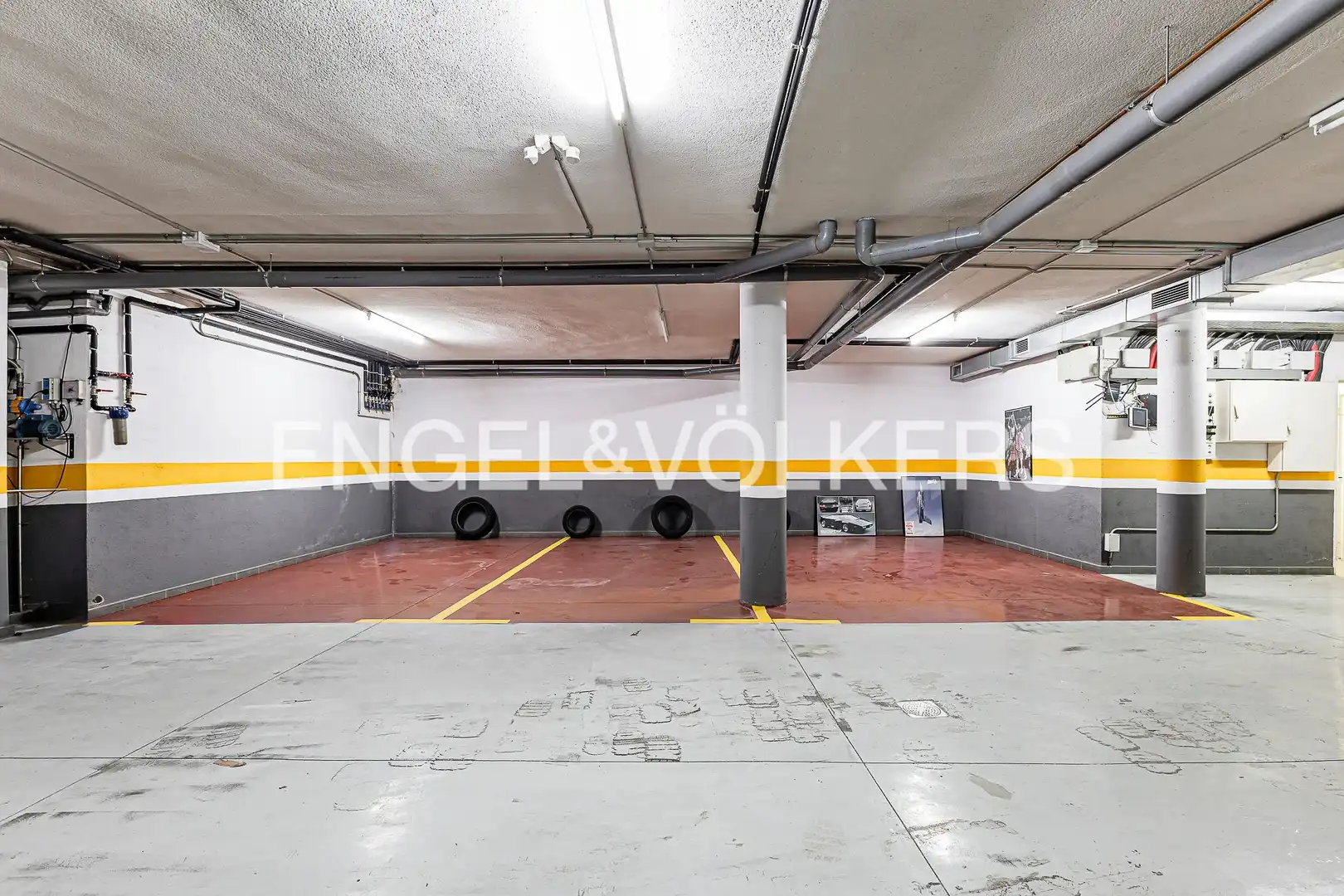 Parking of Houses for sale in Esplugues de Llobregat  with Air Conditioner, Heating and Private garden