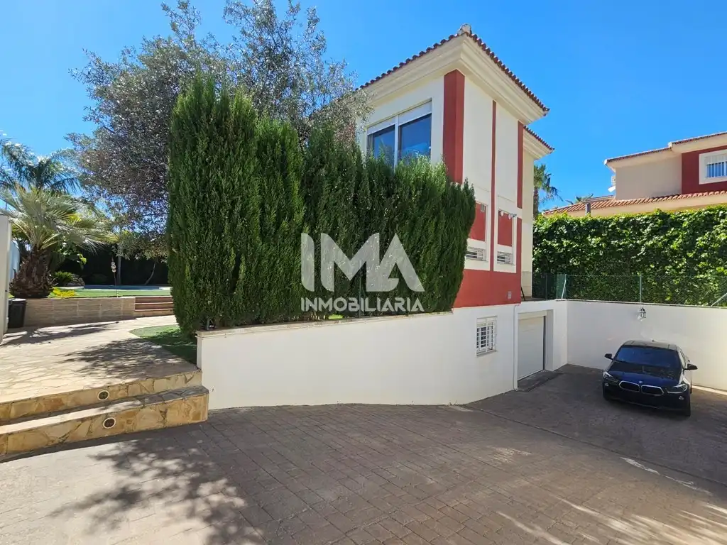 Vista exterior de Casa o xalet en venda en Bétera amb Aire condicionat, Calefacció i Jardí privat
