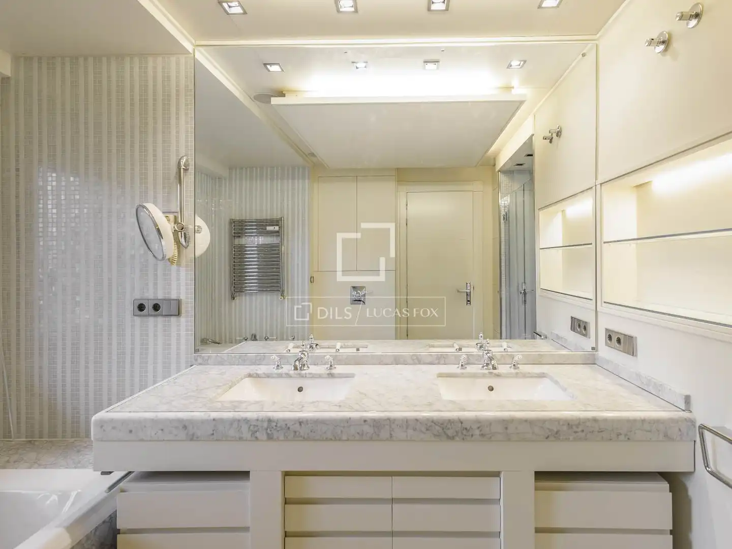 Bathroom of Attic for rent in Madrid  with Air Conditioner, Heating and Private garden