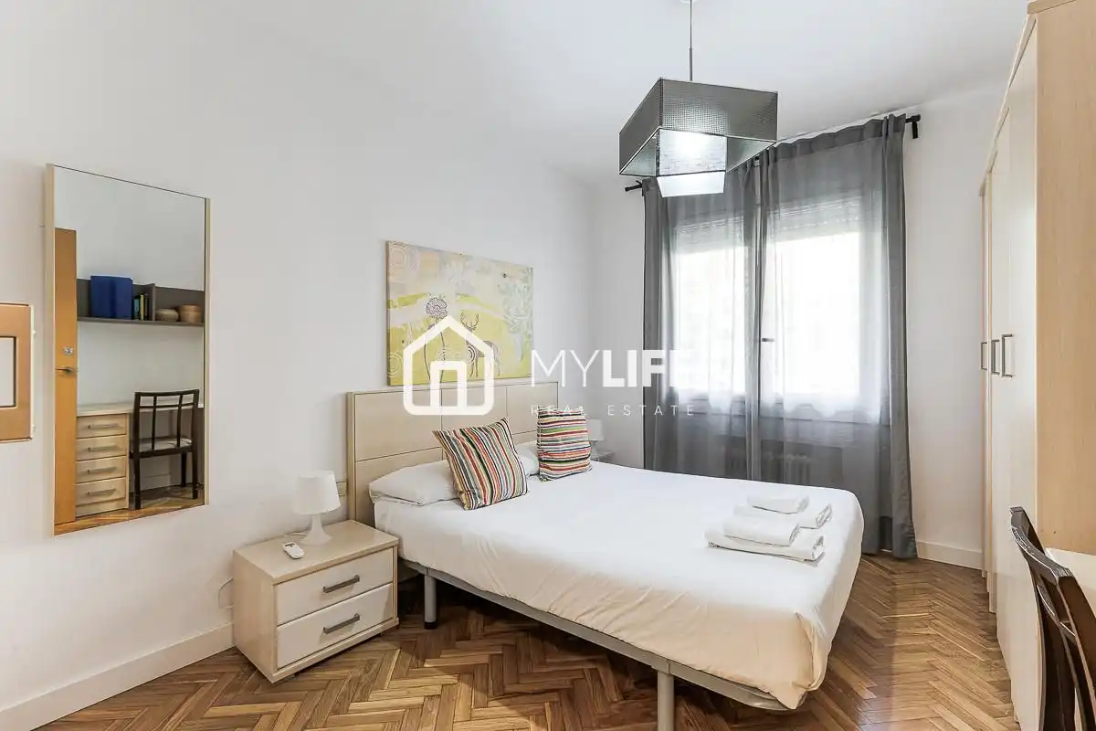Dormitori de Apartament en venda en Barcelona amb Aire condicionat, Calefacció i Parquet