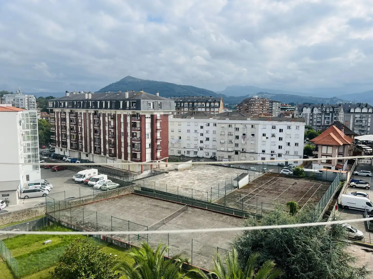 Parkplatz von Wohnung zum Verkauf in Colindres mit Heizung, Terrasse und Abstellraum