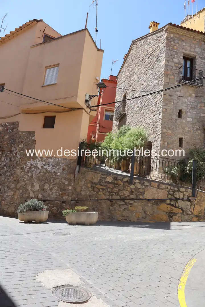 Buildings for sale in Carrer Calvari, Sueras / Suera