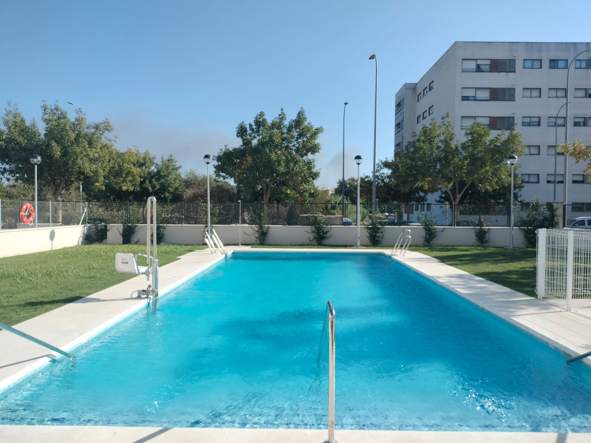Piscina de Pis de lloguer en Jerez de la Frontera amb Aire condicionat, Calefacció i Jardí privat