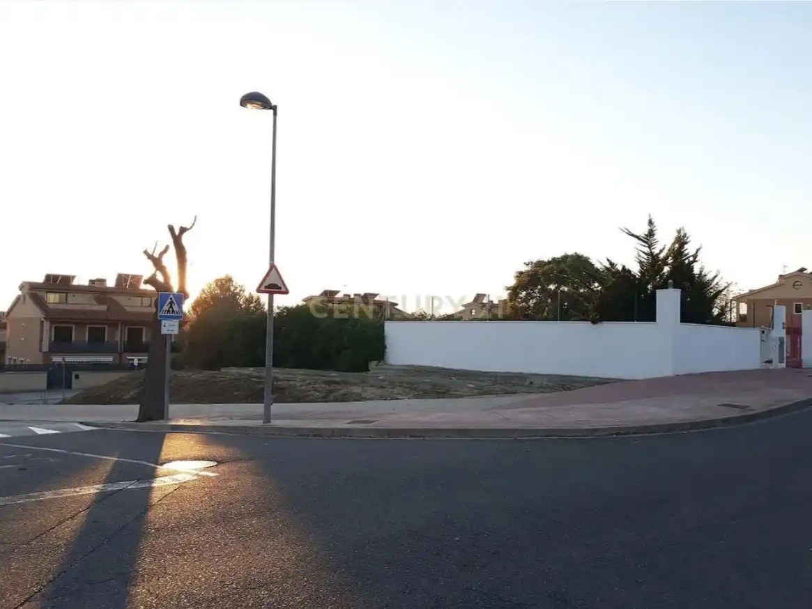 Terreny residencial en venda a Avenida Rosa dels vents 2