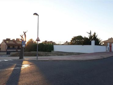 Terreno residencial en venta en Avenida Rosa dels vents 2