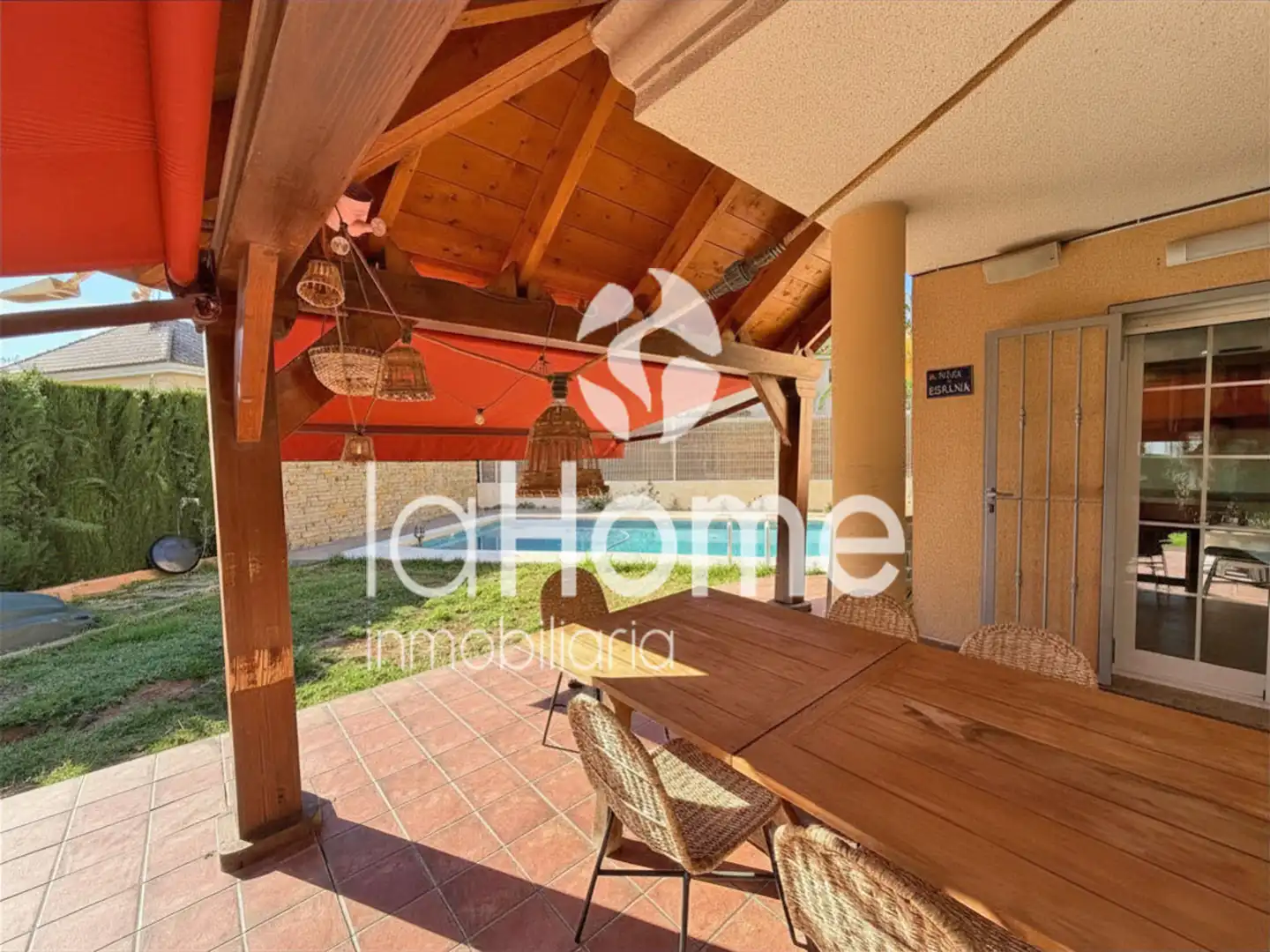 Terrasse von Haus oder Chalet zum Verkauf in Paterna mit Klimaanlage, Heizung und Privatgarten