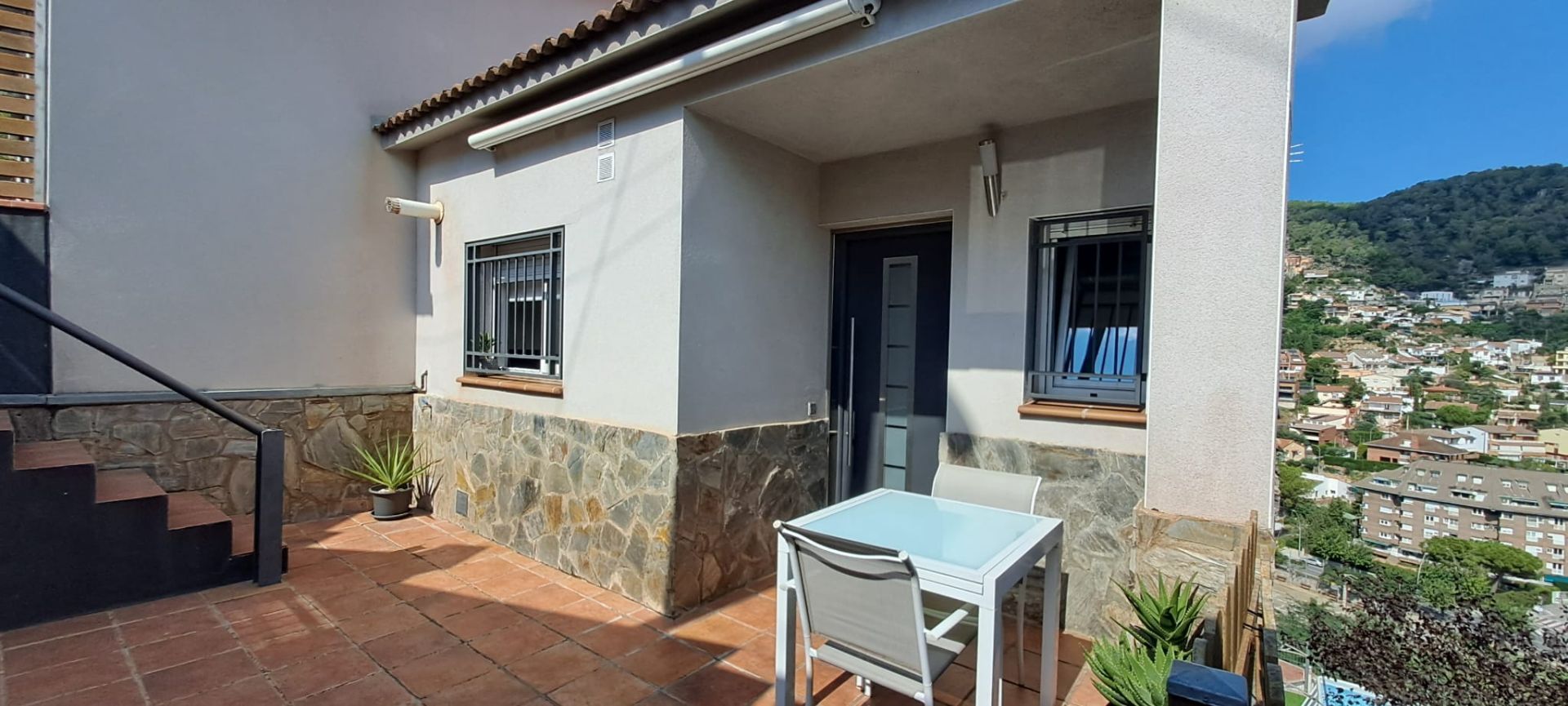 Exterior view of Single-family semi-detached for sale in Vallirana  with Heating and Terrace