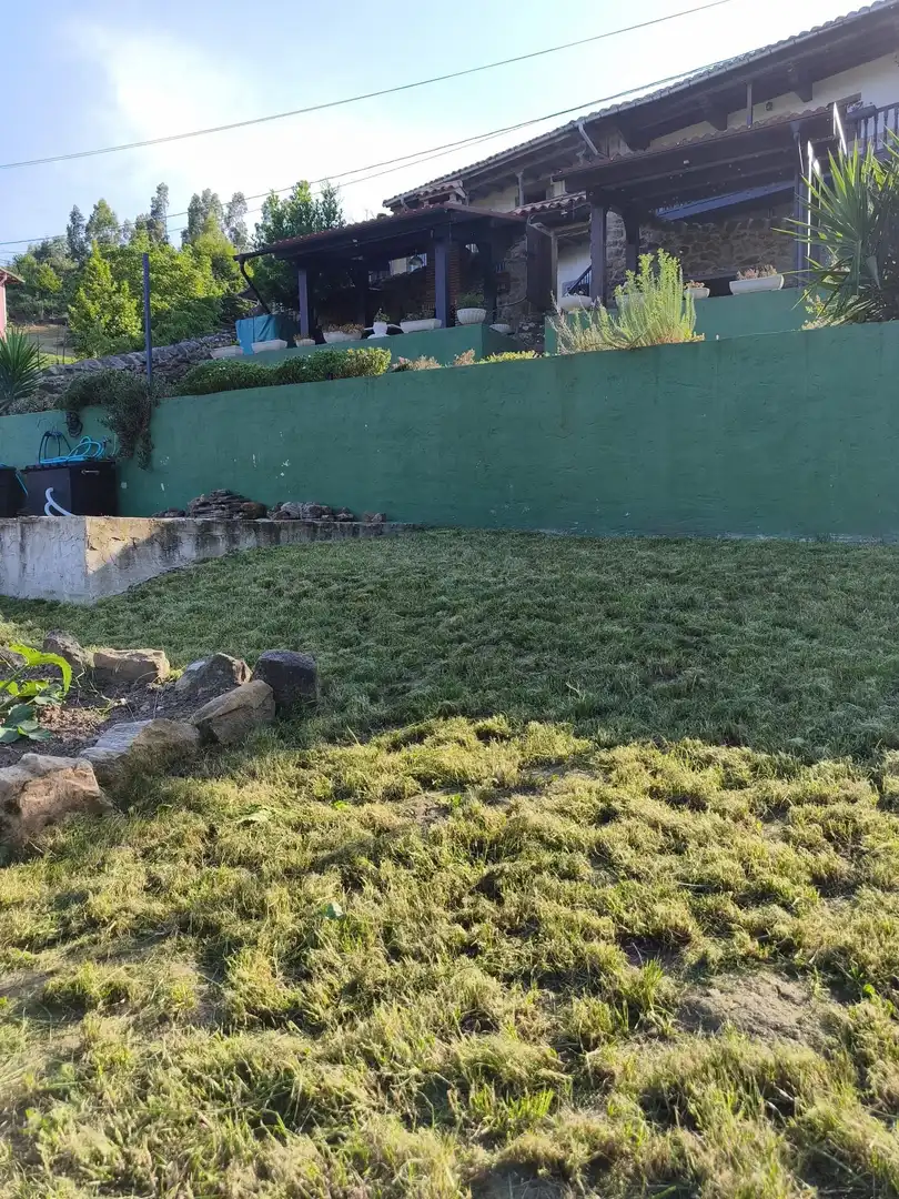 Jardín de Casa adosada en venta en Luena  con Calefacción y Jardín privado