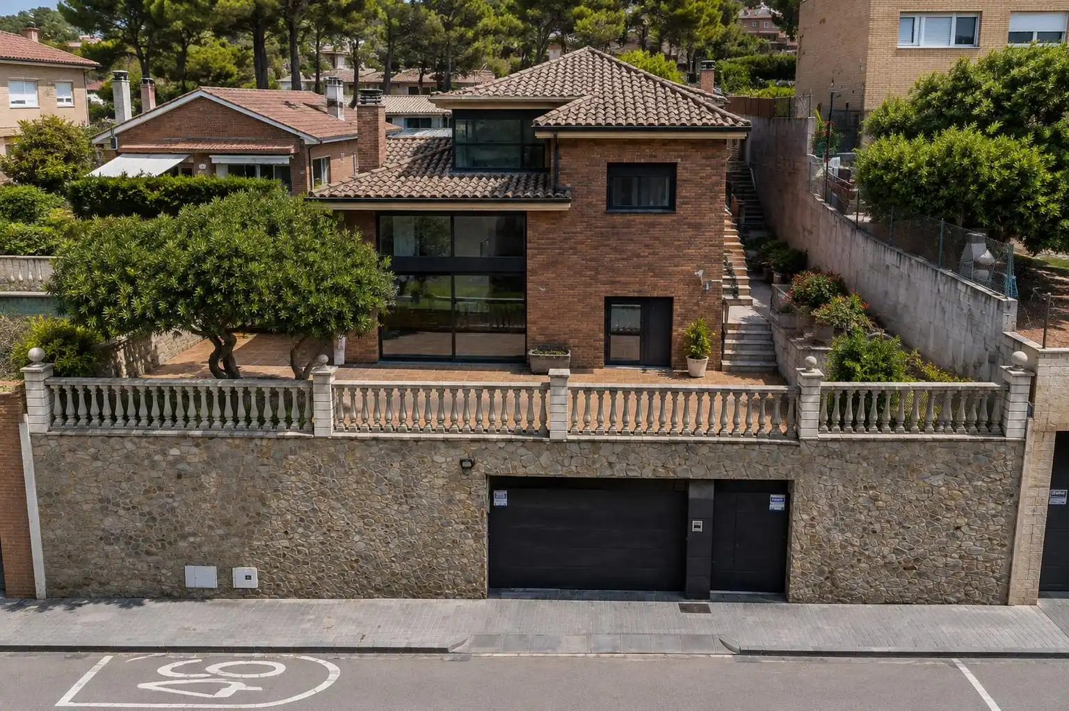 Vista exterior de Casa o chalet en venta en Cerdanyola del Vallès con Aire acondicionado, Calefacción y Jardín privado