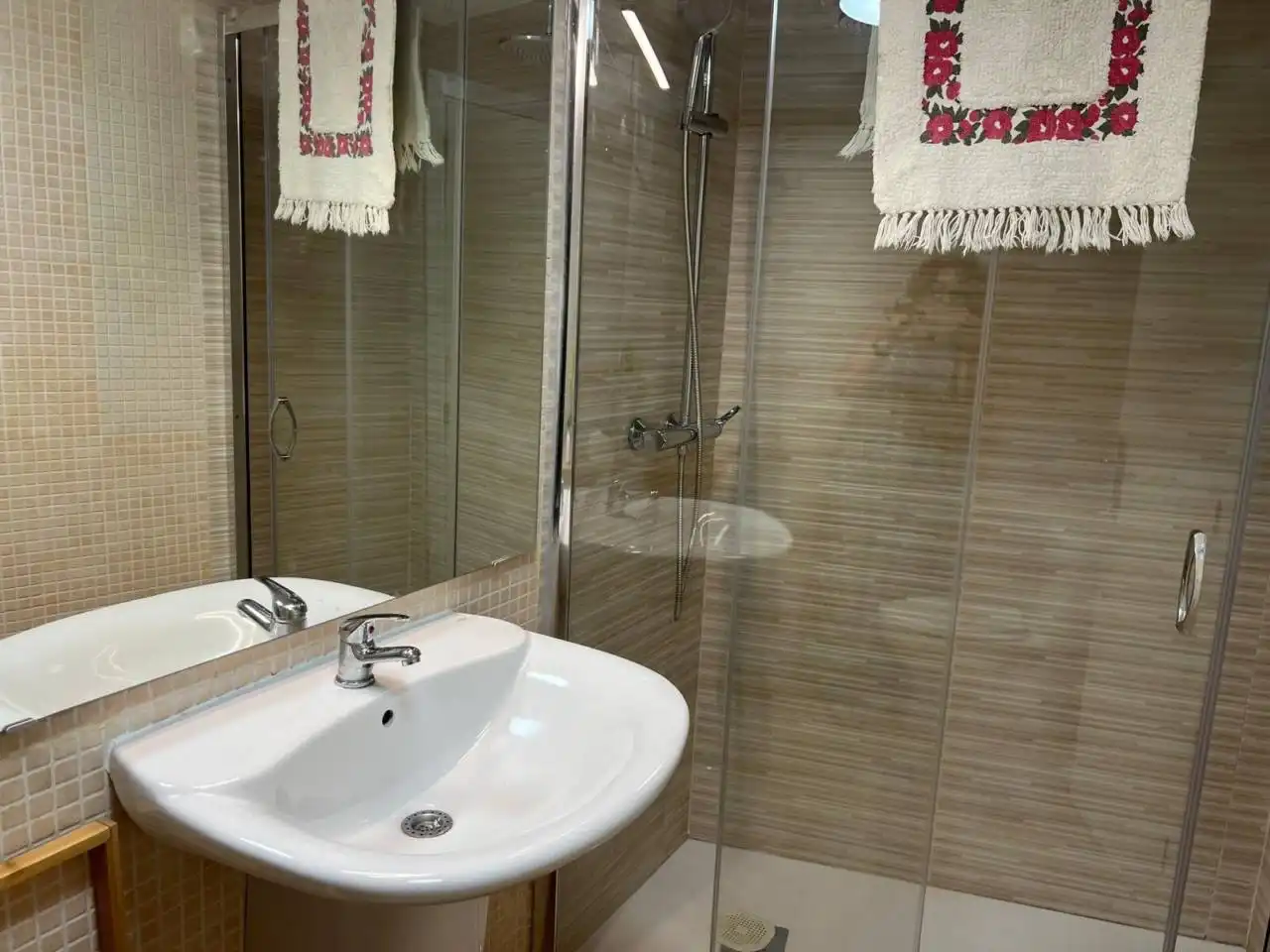 Badezimmer von Wohnungen zur Miete in Toledo mit Klimaanlage, Heizung und Möbliert