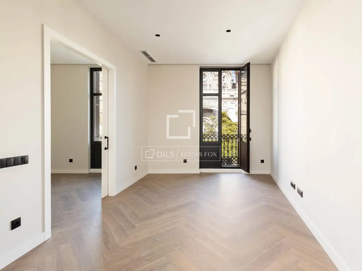 Flat for sale in Barcelona  with Air Conditioner, Heating and Parquet flooring
