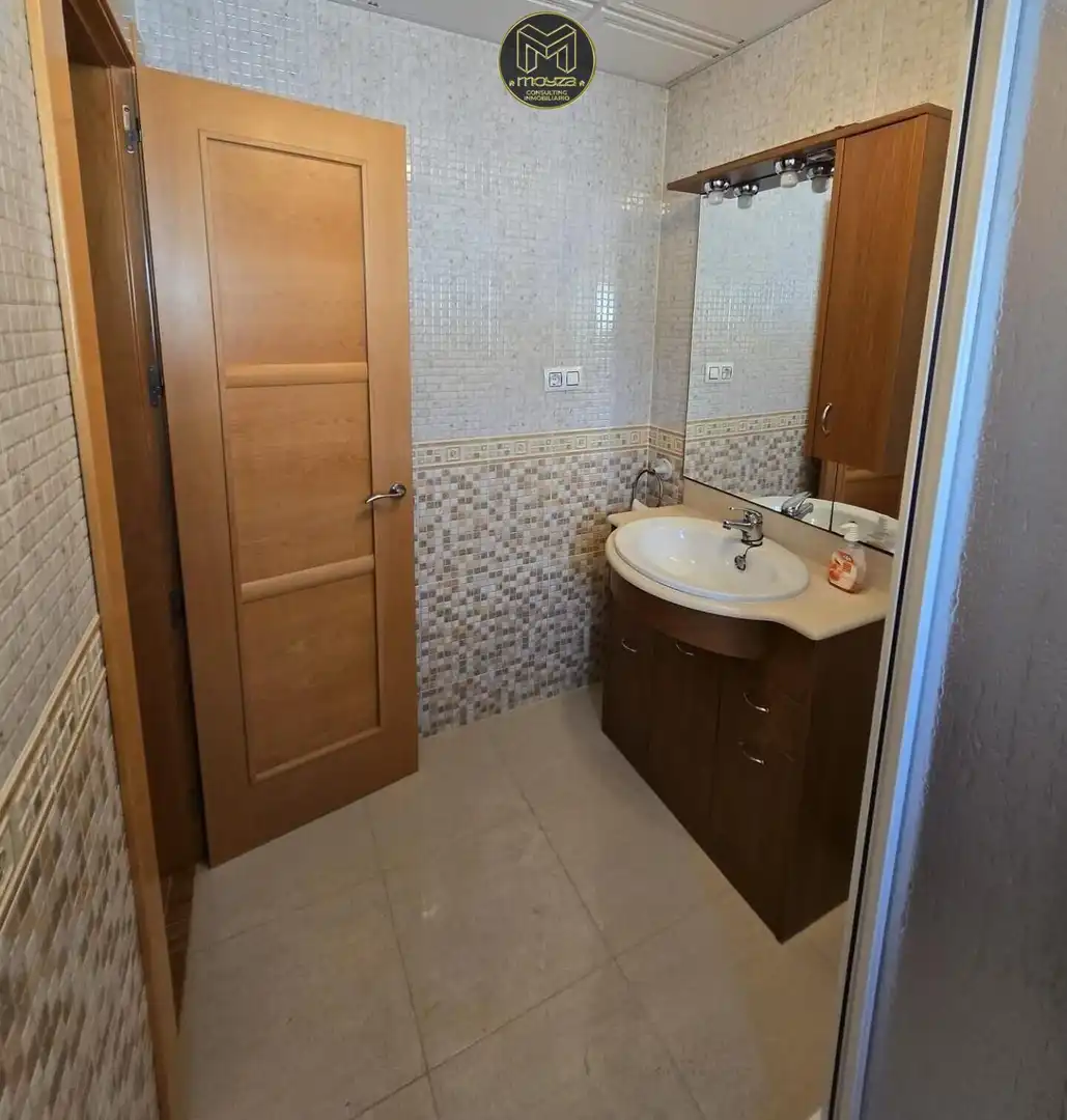 Bany de Casa o xalet en venda en Jaén amb Aire condicionat, Traster i Piscina